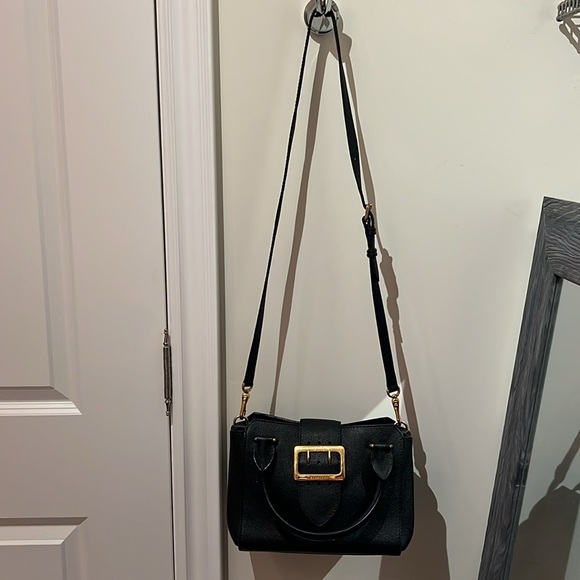 Burberry Small Buckle Tote in Grainy Leather (100% calfskin grain leather) - Picture 2 of 14